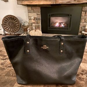 EUC Black Coach Tote Bag MEDIUM